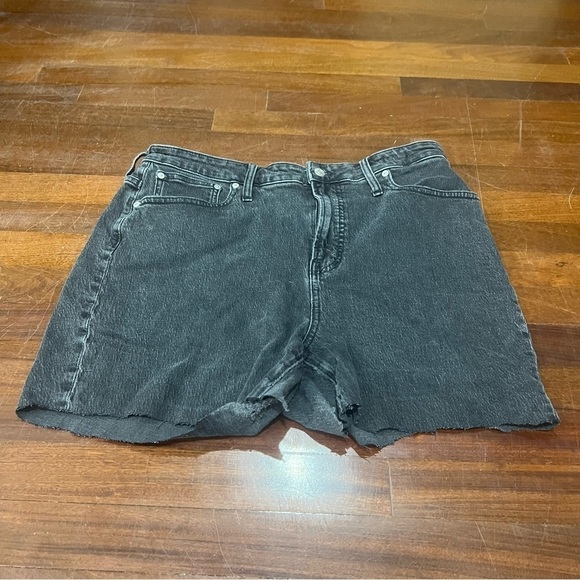Madewell Black The Curvy Perfect Vintage Cut Off Jean Shorts Size 32 Women’s - Picture 1 of 6